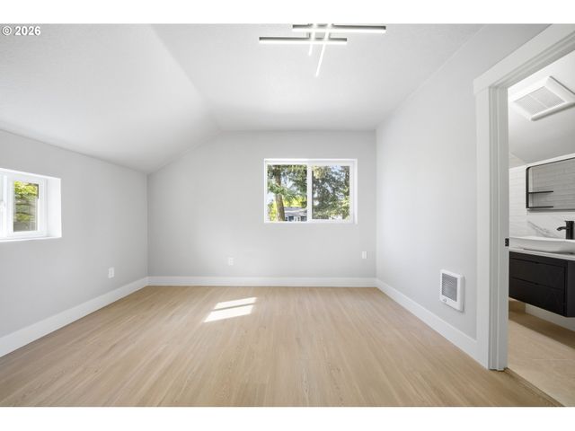 1925 Se SHERRETT St, Portland, OR 97202