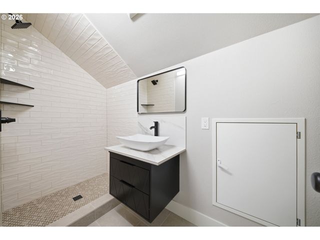 1925 Se SHERRETT St, Portland, OR 97202