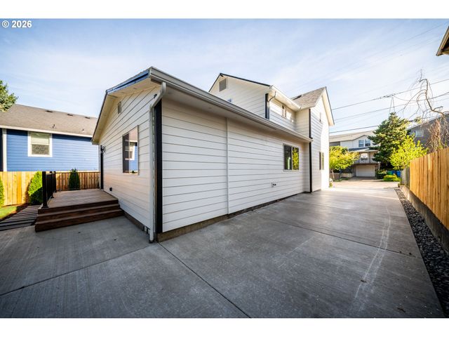 1925 Se SHERRETT St, Portland, OR 97202