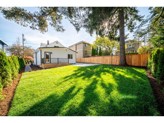 1925 Se SHERRETT St, Portland, OR 97202