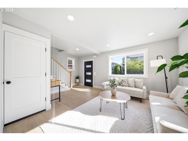 1925 Se SHERRETT St, Portland, OR 97202