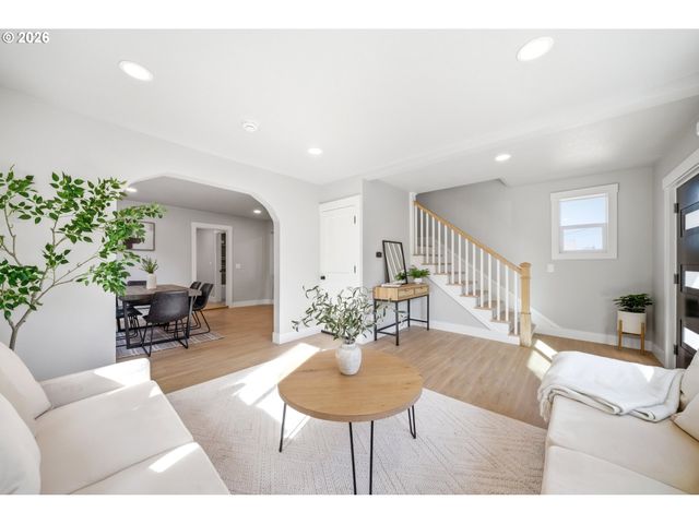 1925 Se SHERRETT St, Portland, OR 97202