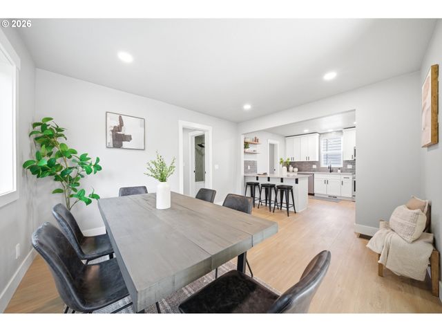 1925 Se SHERRETT St, Portland, OR 97202