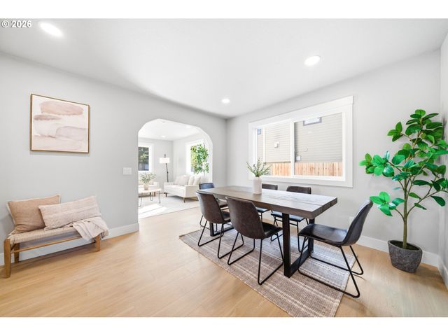 1925 Se SHERRETT St, Portland, OR 97202