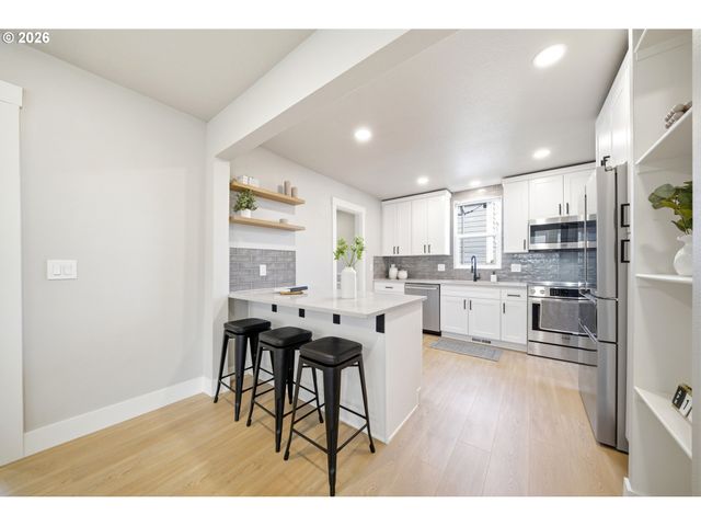 1925 Se SHERRETT St, Portland, OR 97202