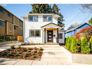 1925 Se SHERRETT St, Portland, OR 97202