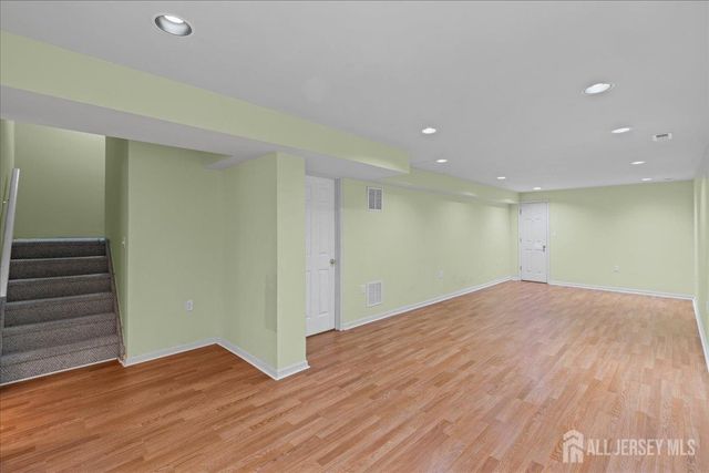 302 Wellington Park Drive, South Brunswick, NJ 08540