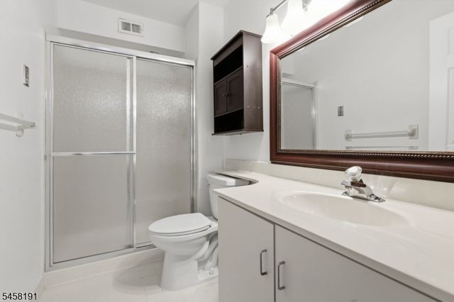 2704 Commons At Kingswood Dr 2704, East Brunswick Twp., NJ 08816