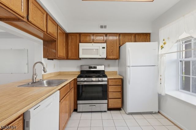 2704 Commons At Kingswood Dr 2704, East Brunswick Twp., NJ 08816