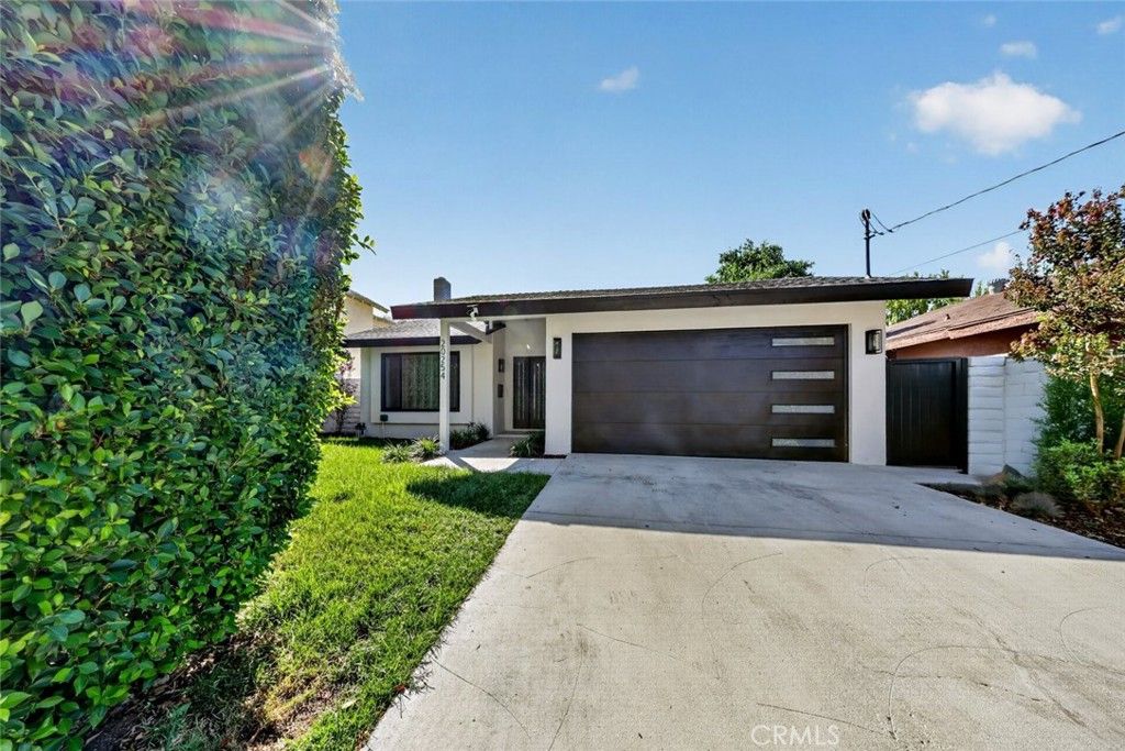 20254 Leadwell Street, Canoga Park, CA 91306 — exterior