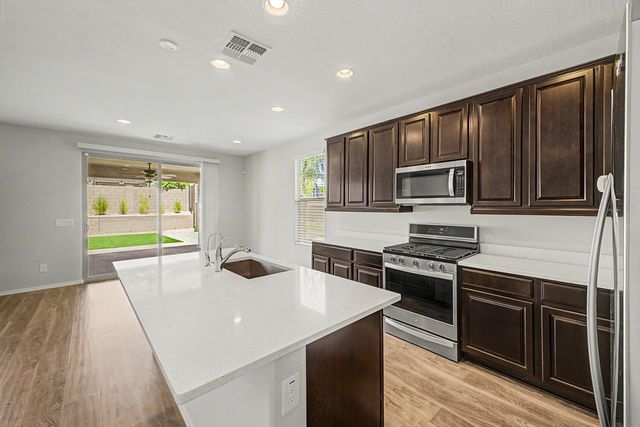 7104 W Spur Drive, Peoria, AZ 85383