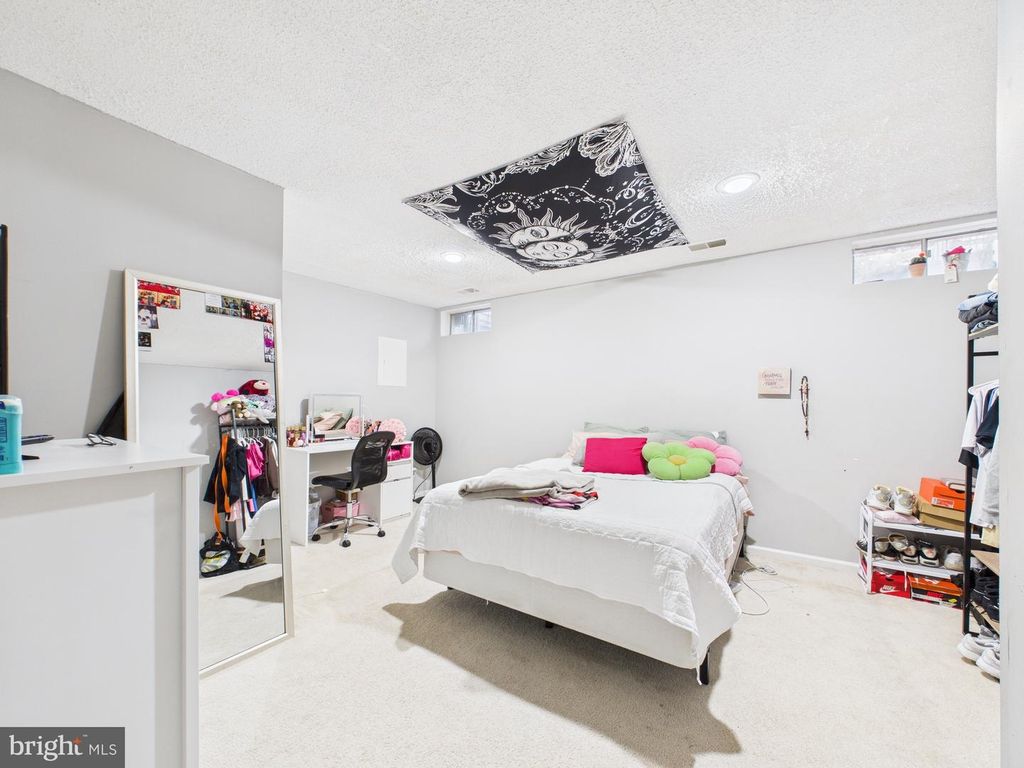 Image 20 of property listing at 14785 GREEN PARK WAY, Centreville, VA 20120