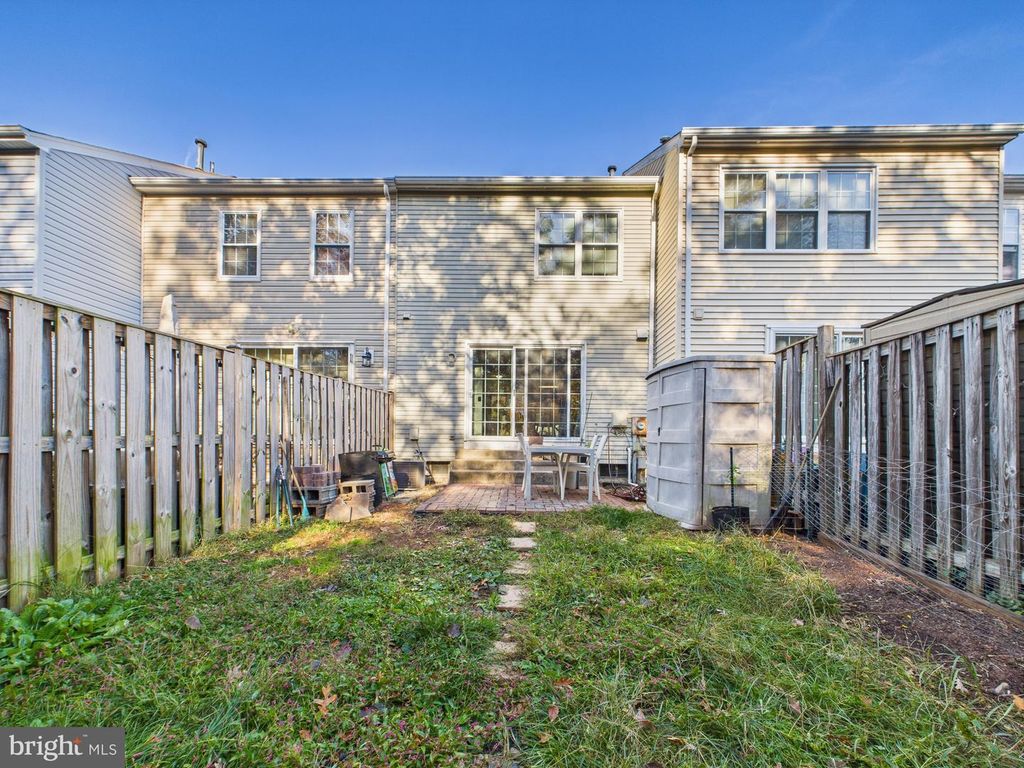 Image 24 of property listing at 14785 GREEN PARK WAY, Centreville, VA 20120