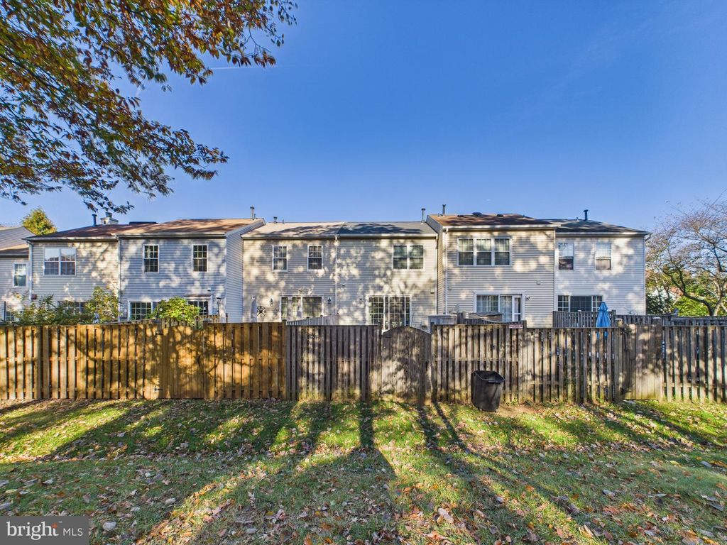 Image 25 of property listing at 14785 GREEN PARK WAY, Centreville, VA 20120