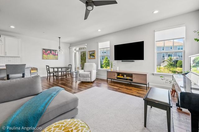 516 Pershing Court, Barrington, IL 60010