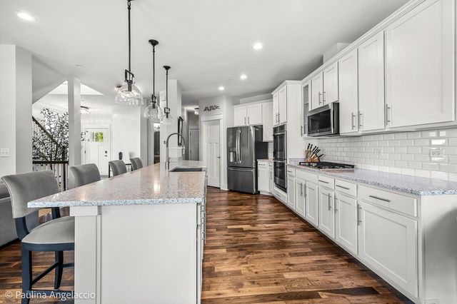 516 Pershing Court, Barrington, IL 60010