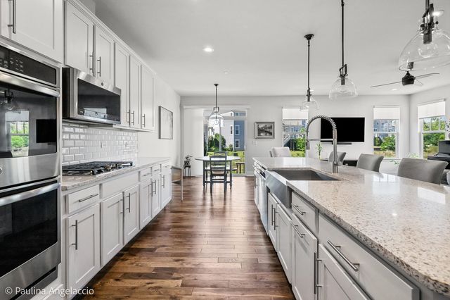 516 Pershing Court, Barrington, IL 60010