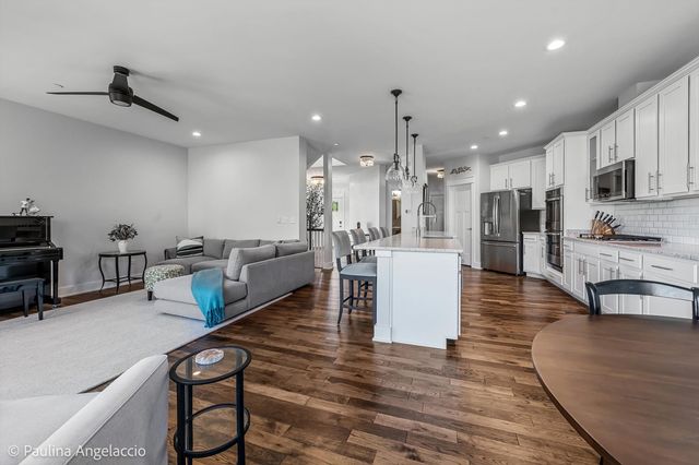 516 Pershing Court, Barrington, IL 60010