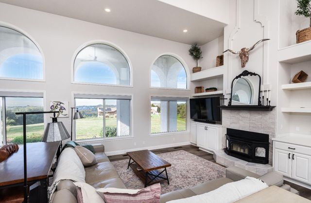 8560 Bar Crest Dr, Placerville, CA 95667