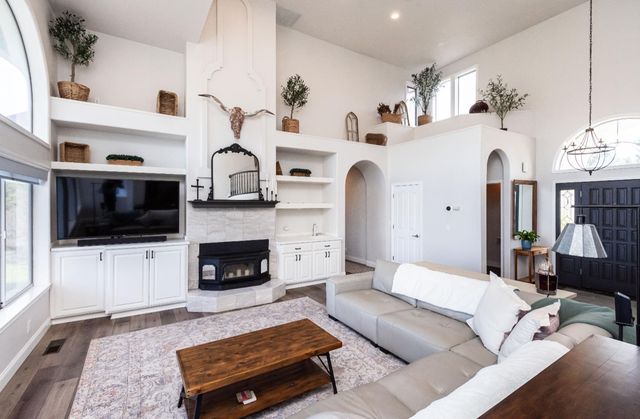 8560 Bar Crest Dr, Placerville, CA 95667