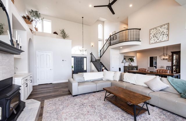 8560 Bar Crest Dr, Placerville, CA 95667