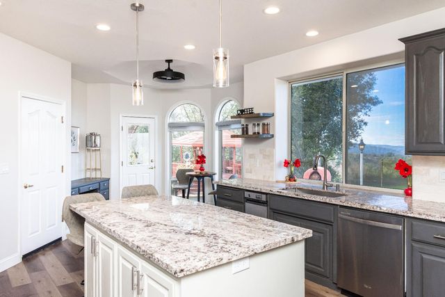 8560 Bar Crest Dr, Placerville, CA 95667