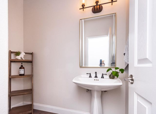 8560 Bar Crest Dr, Placerville, CA 95667