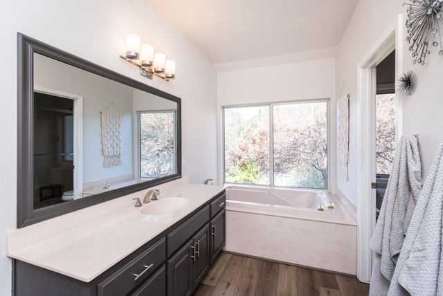 8560 Bar Crest Dr, Placerville, CA 95667