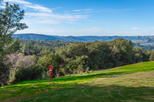 8560 Bar Crest Dr, Placerville, CA 95667