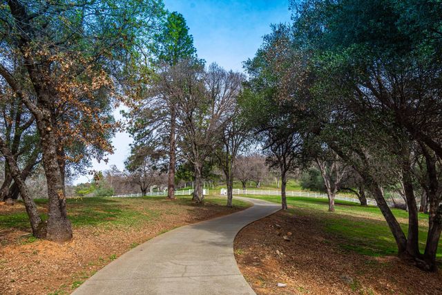 8560 Bar Crest Dr, Placerville, CA 95667