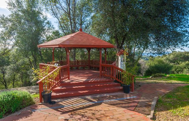 8560 Bar Crest Dr, Placerville, CA 95667