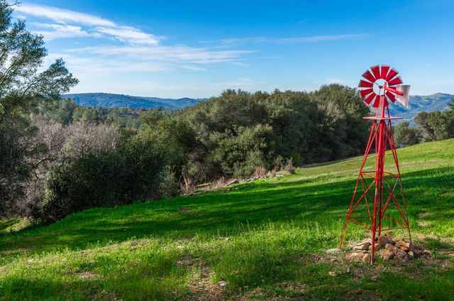 8560 Bar Crest Dr, Placerville, CA 95667