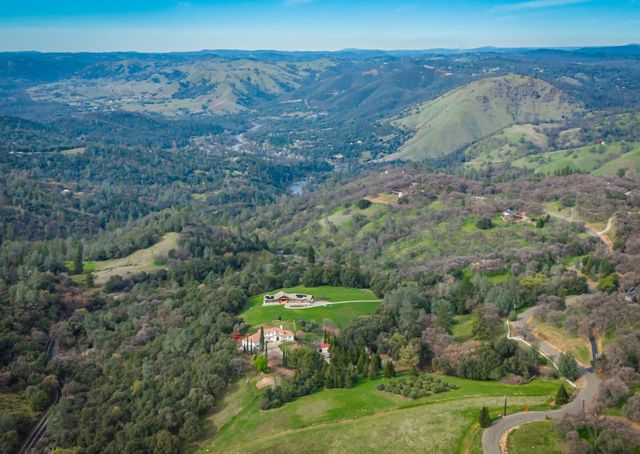 8560 Bar Crest Dr, Placerville, CA 95667