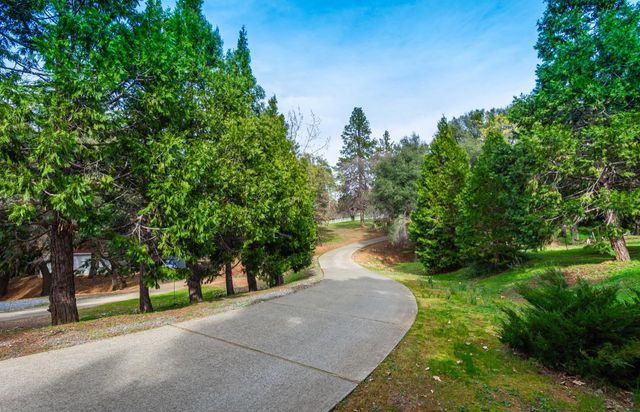 8560 Bar Crest Dr, Placerville, CA 95667