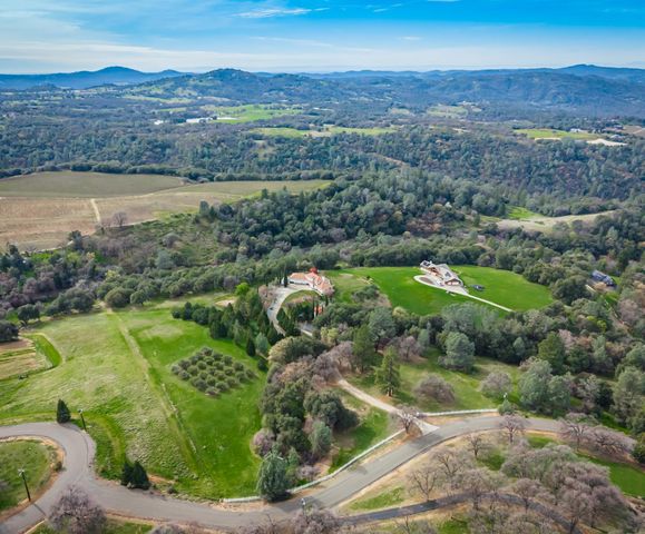 8560 Bar Crest Dr, Placerville, CA 95667