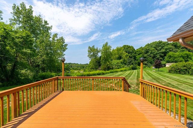 25 Rachel Road, Pleasant Valley, NY 12569