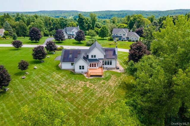 25 Rachel Road, Pleasant Valley, NY 12569