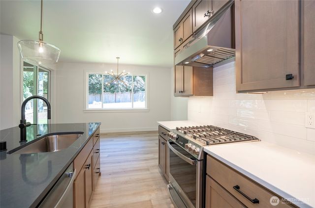 2746 Sunset Court, Steilacoom, WA 98388