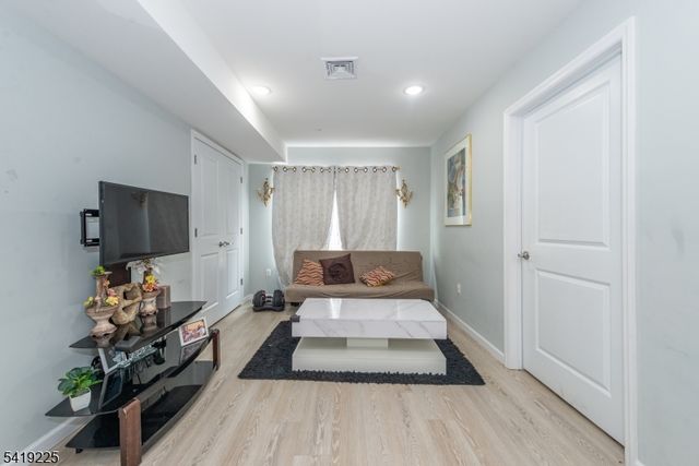 59 Mercer St, Paterson City, NJ 07524