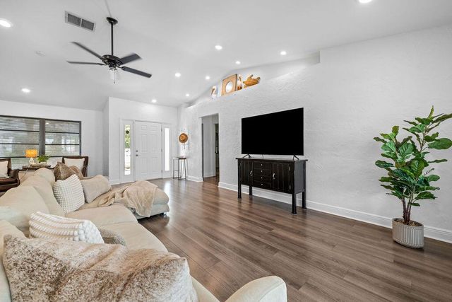 5068 SE Major Way, Stuart, FL 34997