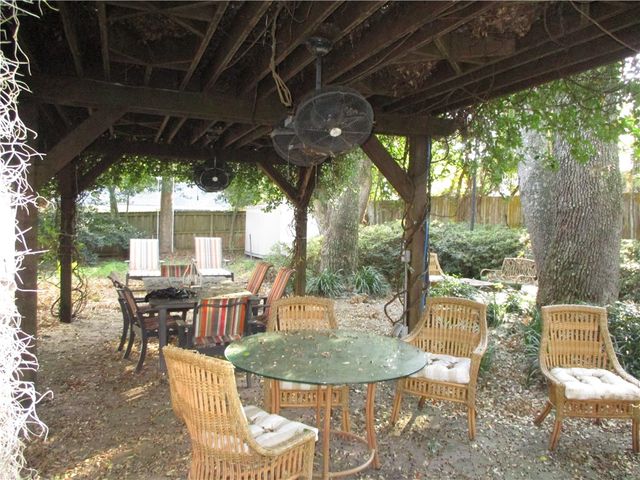 112 Highland Ave, St Simons Island, GA 31522