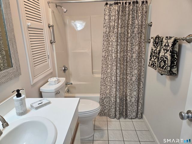 30 Apple Hill 30, Newington, CT 06111