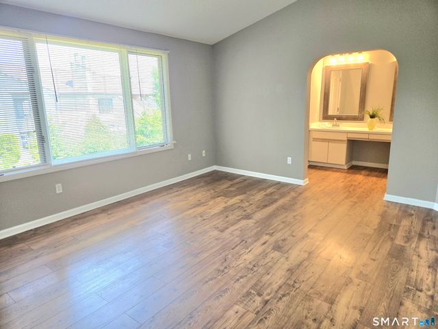 30 Apple Hill 30, Newington, CT 06111