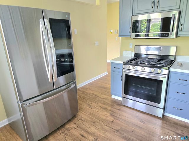 30 Apple Hill 30, Newington, CT 06111