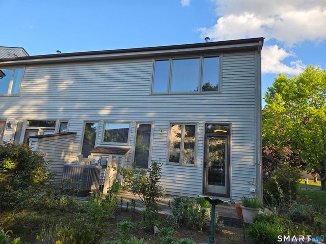 30 Apple Hill 30, Newington, CT 06111