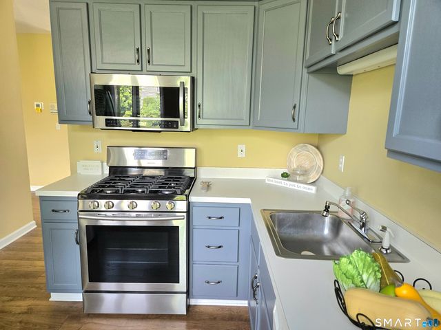30 Apple Hill 30, Newington, CT 06111