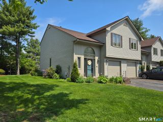 30 Apple Hill 30, Newington, CT 06111