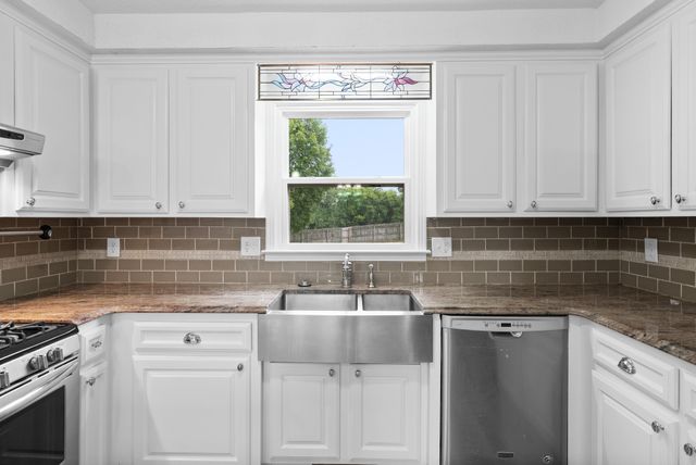 287 Ardmoor Dr, Clarksville, TN 37043