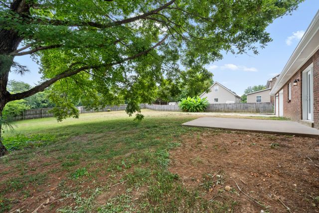 287 Ardmoor Dr, Clarksville, TN 37043