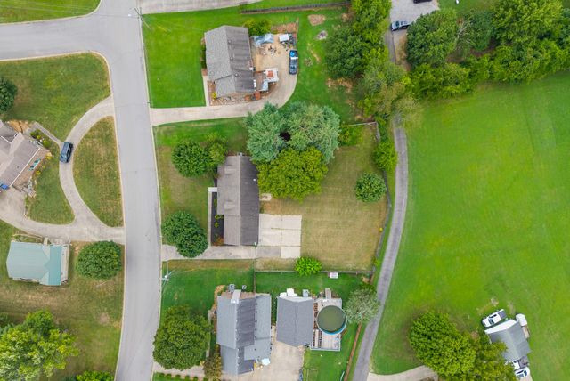 287 Ardmoor Dr, Clarksville, TN 37043